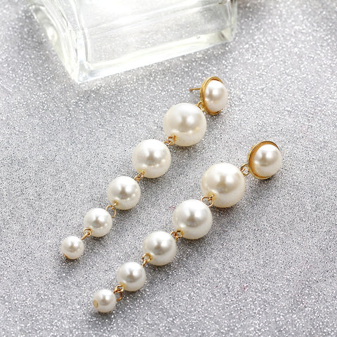 The Falling Pearl Earring